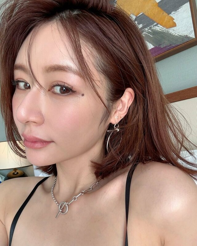 「首を絞められ身体を切りつけられ」宮崎麗果、黒木啓司からのDV被害を告白 金銭巡る主張に食い違いも