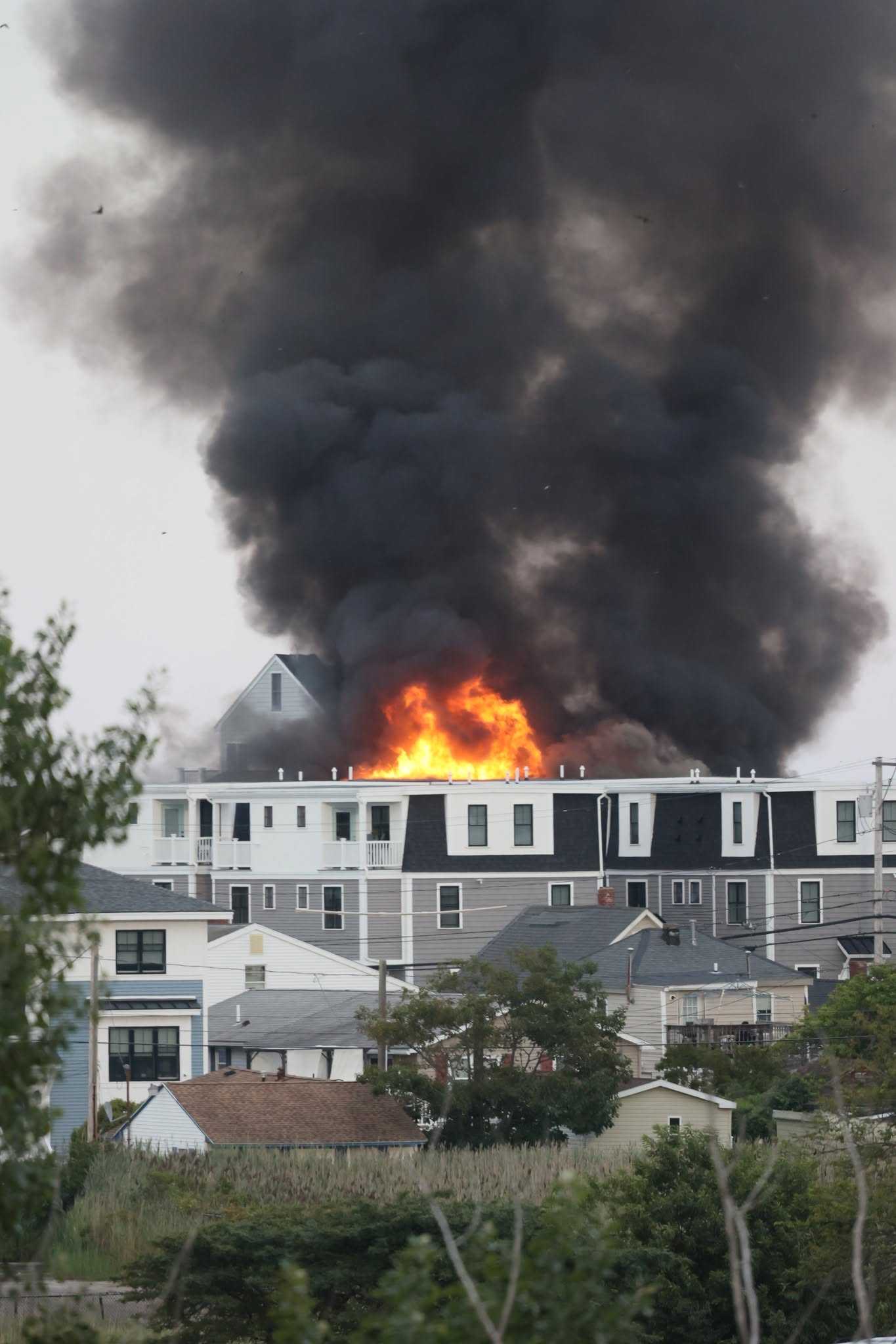 At least 2 injured, 5 families displaced in 5-alarm fire in Salisbury, Mass.