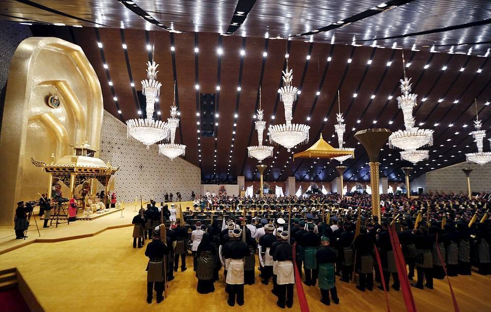 Đám cưới 11 ngày của nàng dâu bị Quốc vương Brunei bỏ tước hiệu