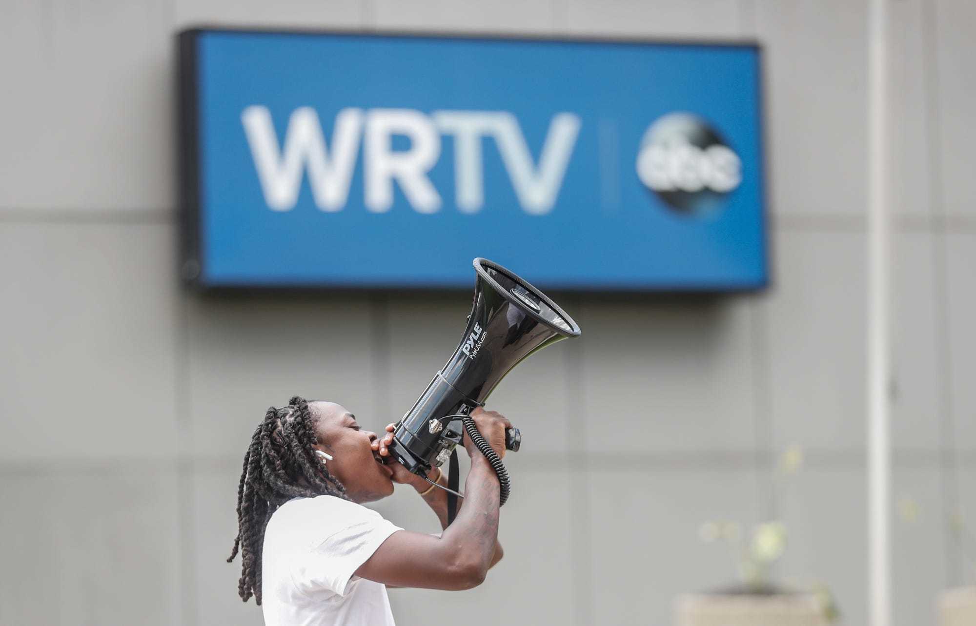 DirecTV subscribers lose access to WRTV