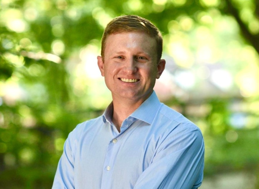 Kentucky congressional hopeful stops in Paris on campaign trail