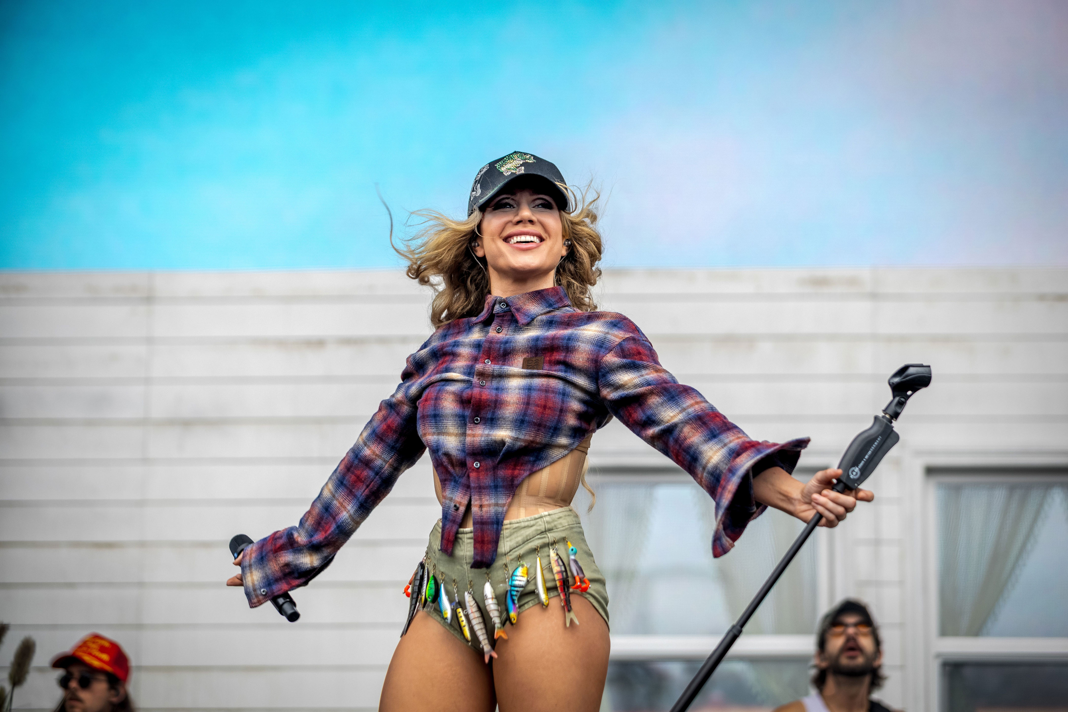 Watch Slayyyter cover Hole's 'Violet'