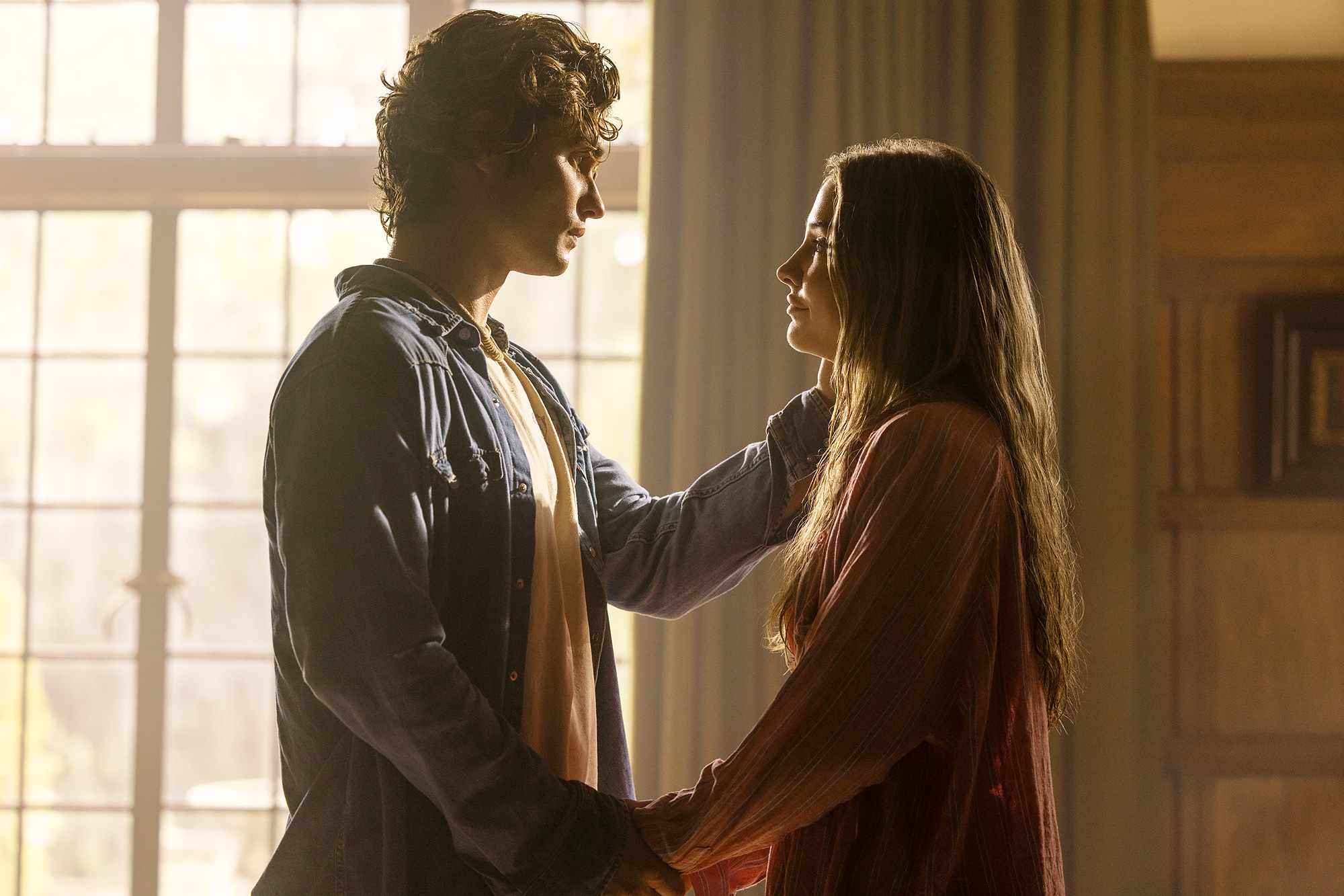 Madelyn Cline admits it could be 'difficult' playing a couple with Chase Stokes on 