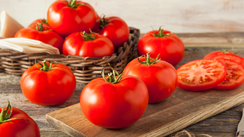 Beefsteak tomatoes are 10X more flavorful when you sprinkle these spices on them