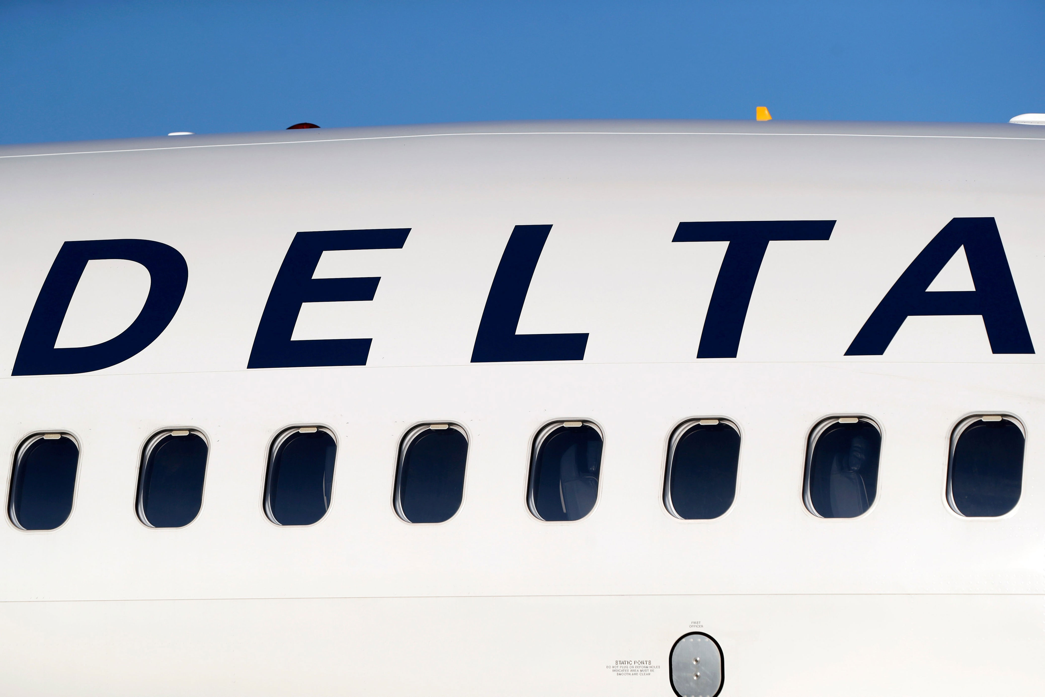 Delta plane clips tail of Air Canada flight in Los Angeles, FAA says