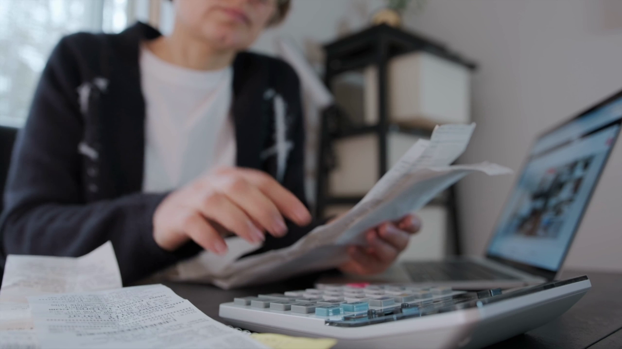 Americans hide money struggles, seek better bank advice: study