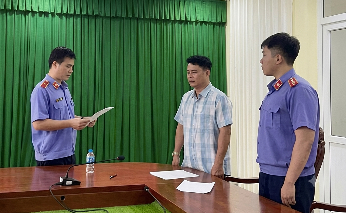 Vì sao 6 kiểm sát viên, công an không khởi tố tài xế tông chết nữ sinh ở Vĩnh Long?