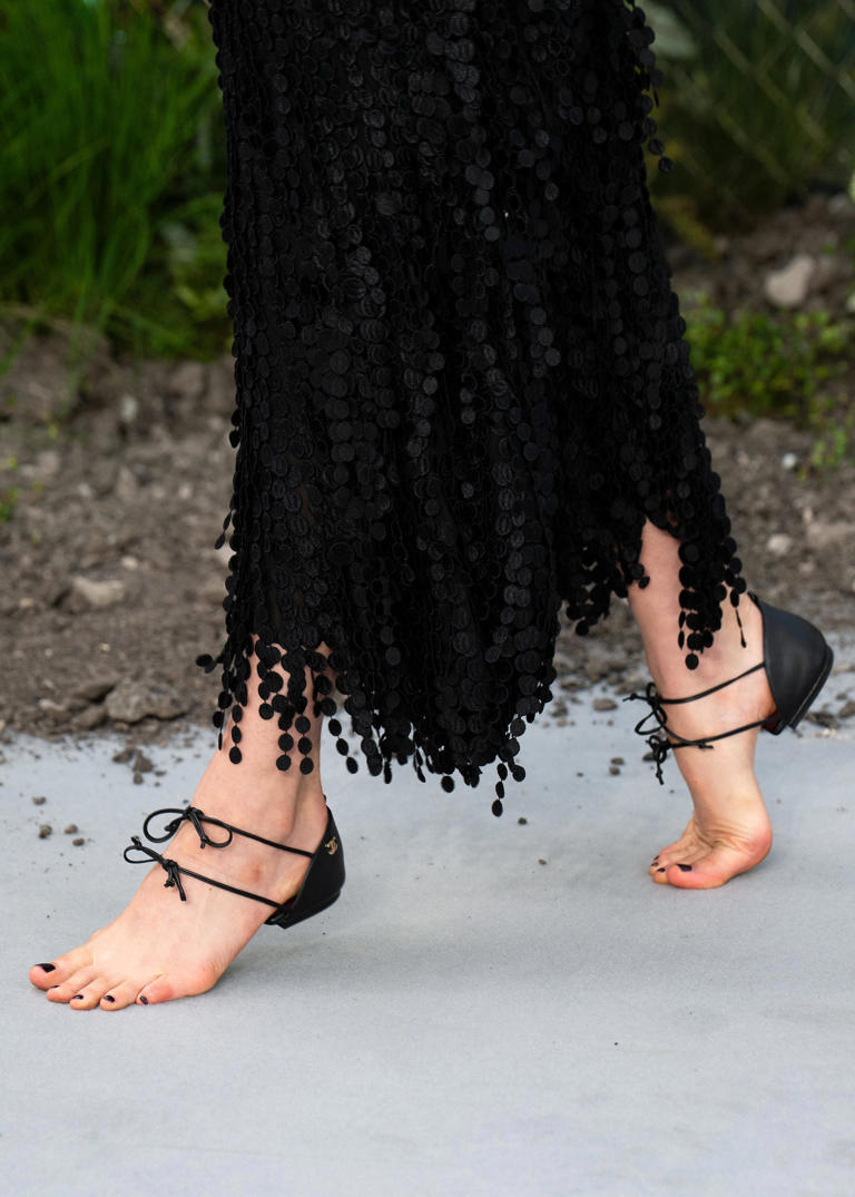 Margaret Qualley rocks controversial shoe trend: See the photos