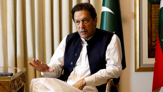 imran-khan-back-in-jail-just-hours-after-he-was-taken-to-a-hospital