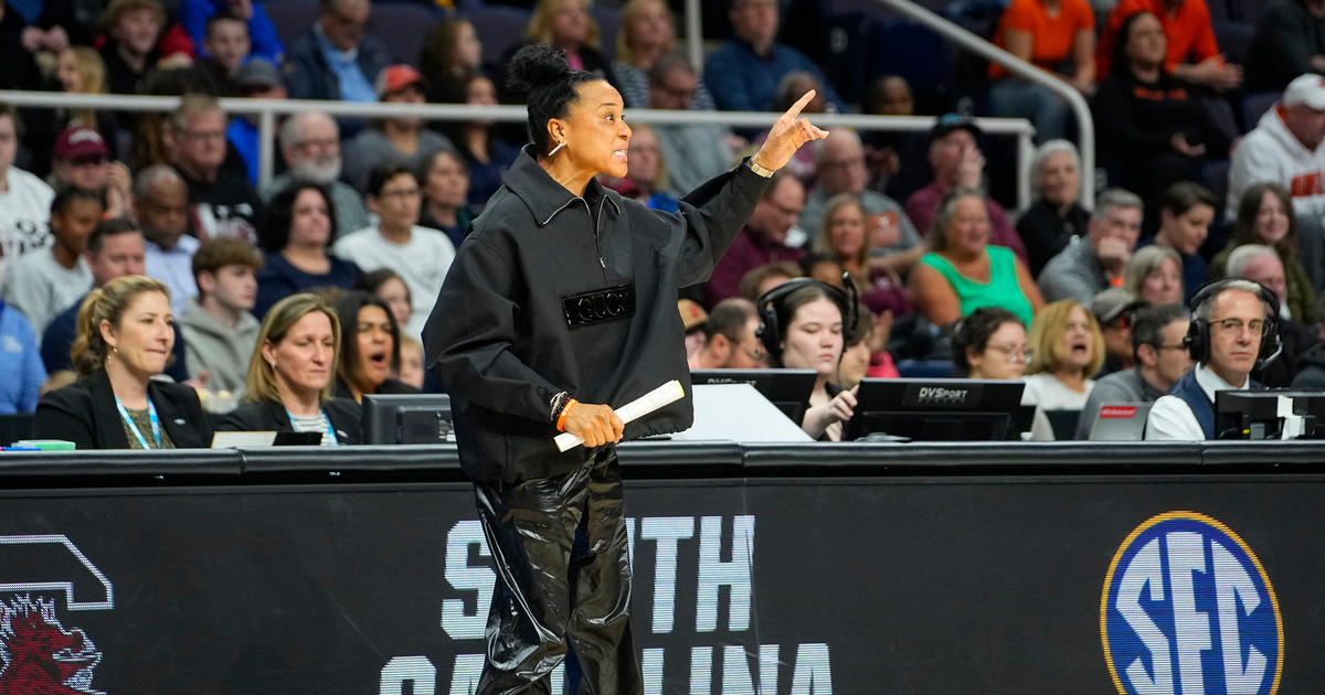 South Carolina women’s basketball: Dawn Staley survives harrowing flight