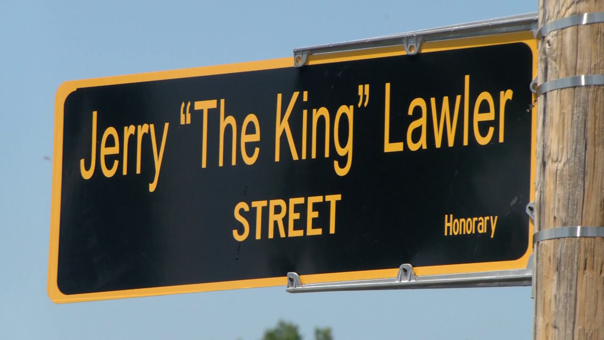 City honors Jerry 'The King' Lawler with Memphis street renaming