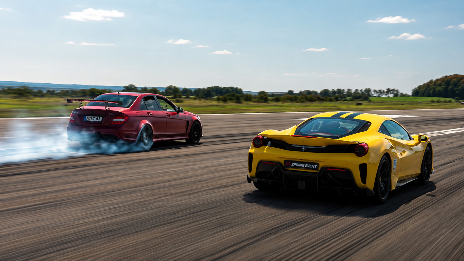 Kann der Mercedes C63 den Ferrari 488 Pista im Drag-Rennen schlagen?