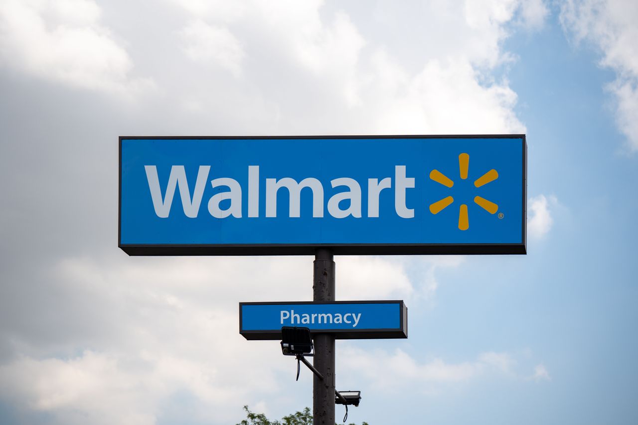 WMT stock heads for worst week in 4 years: Buy the dip or stay away ...