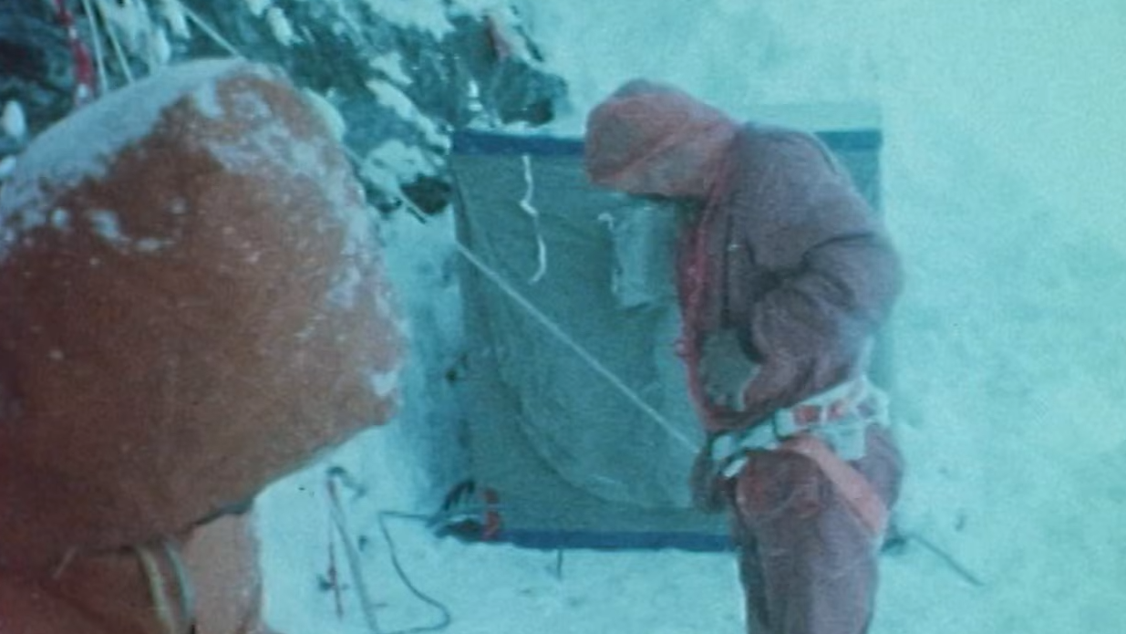 Watch climbers wake up gasping for air at 8,000m - Inside Everest's ...