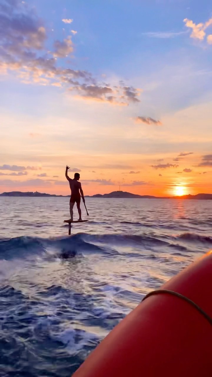 How hydrofoils create a different surfing experience