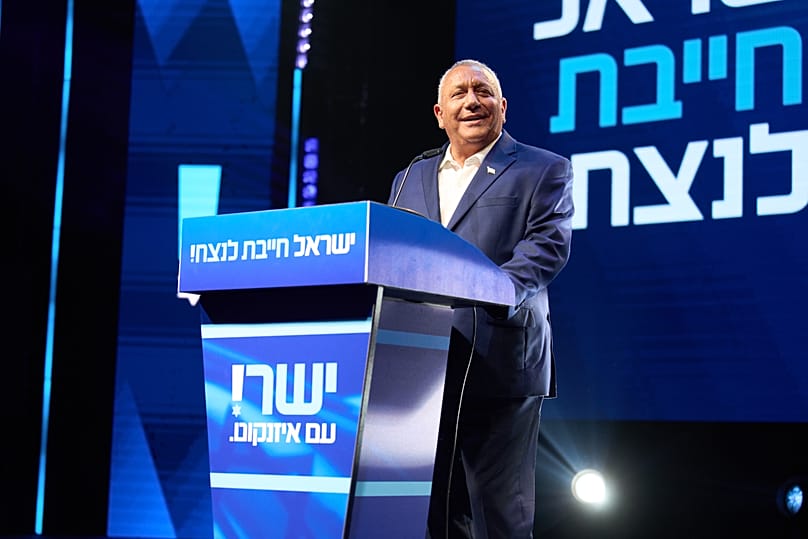 يتحدث غادي آيزنكوت، رئيس أركان الجيش الإسرائيلي السابق وزعيم حزب 