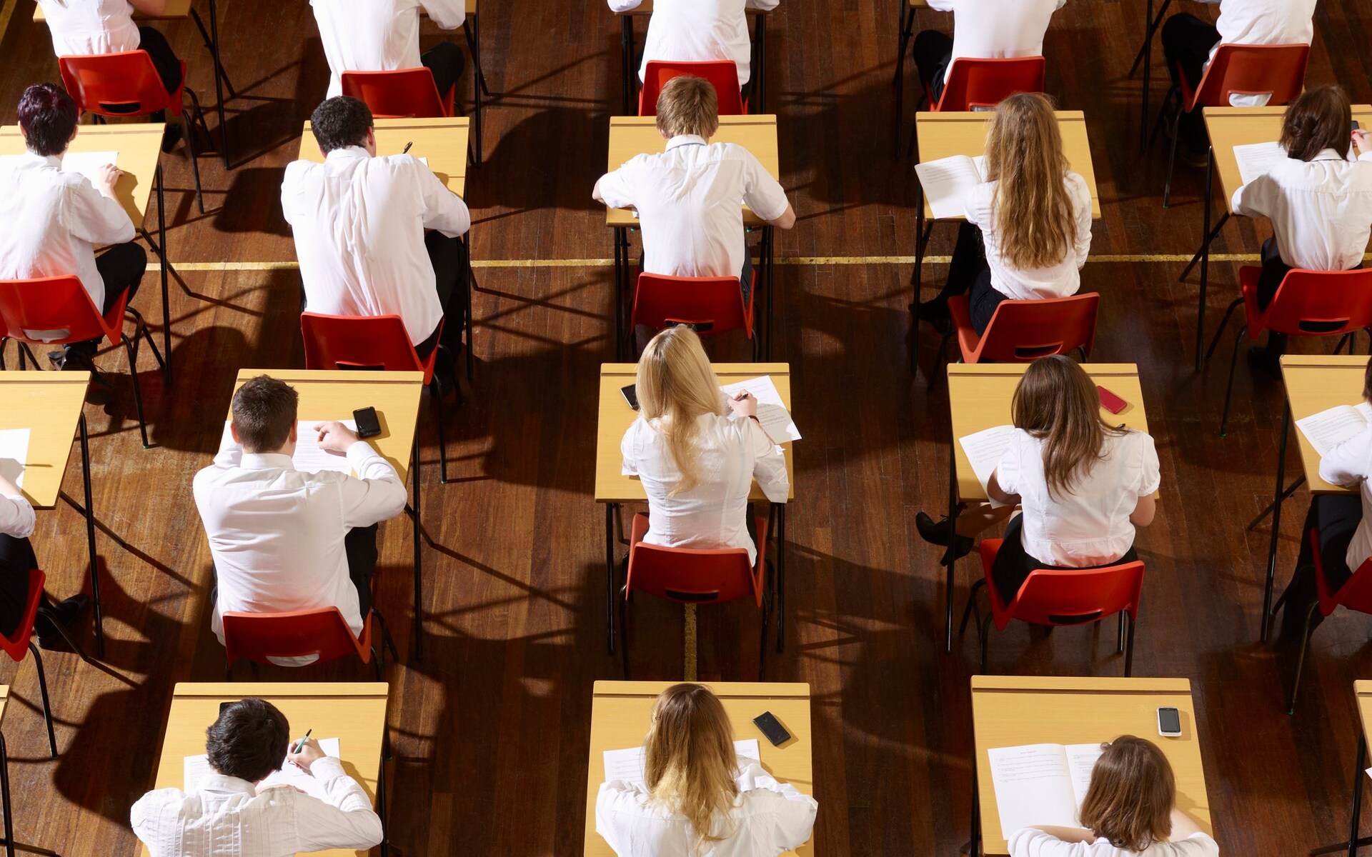 Hundreds of thousands face GCSE resits in maths and English