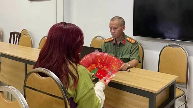 Rao bán vé mời concert 'Tổ quốc trong tim', hai người bị công an mời làm việc