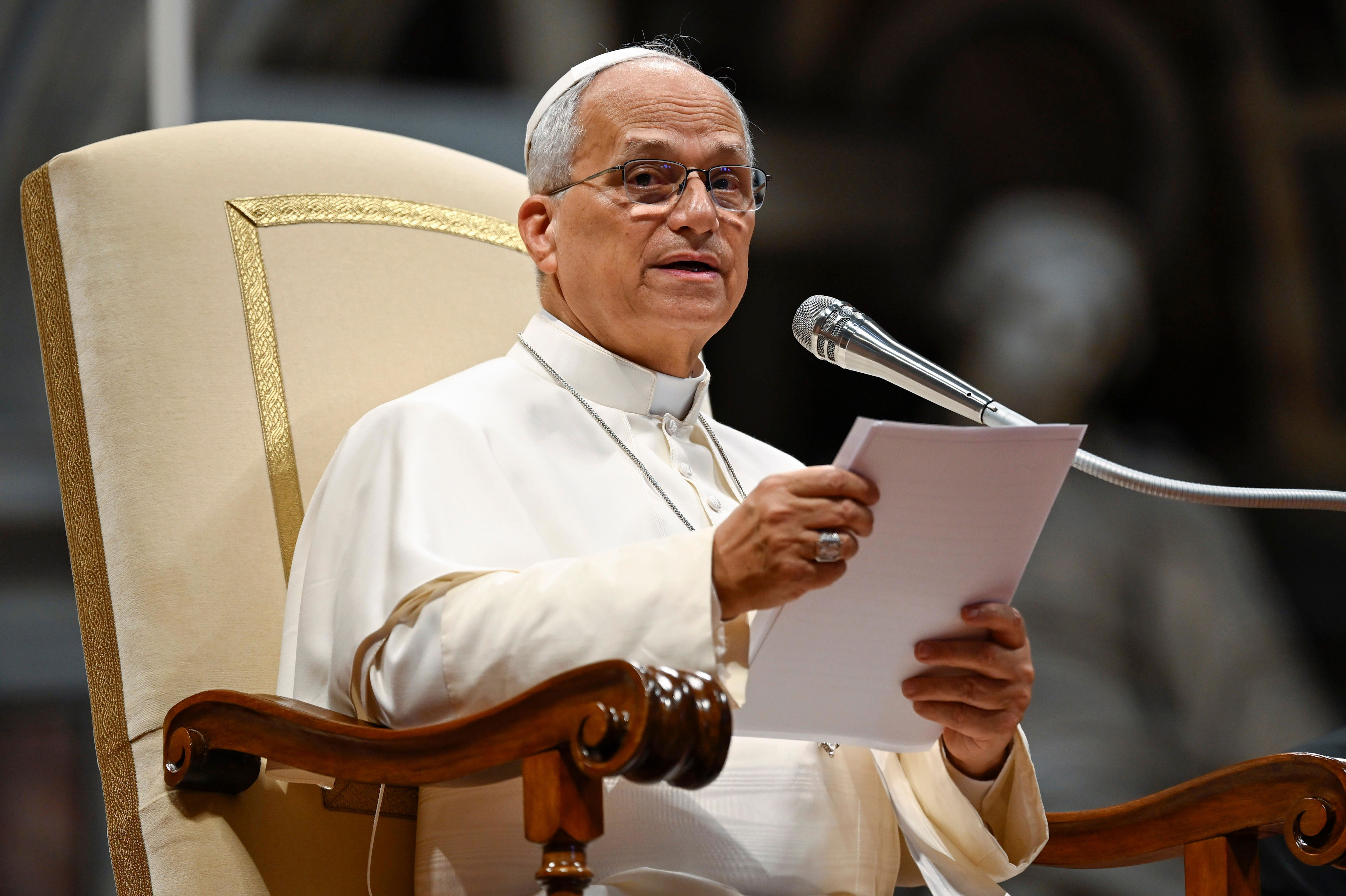 Quelle cene dei conservatori a casa del cardinale Burke che scelsero Prevost e bocciarono Parolin