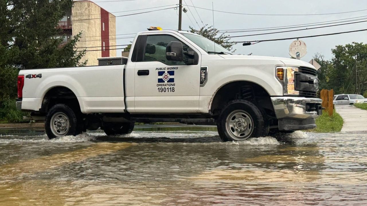 Indianapolis Public Works plans convoy for all-day flood debris removal Ravenswood residents in Indianapolis clean up after flooding