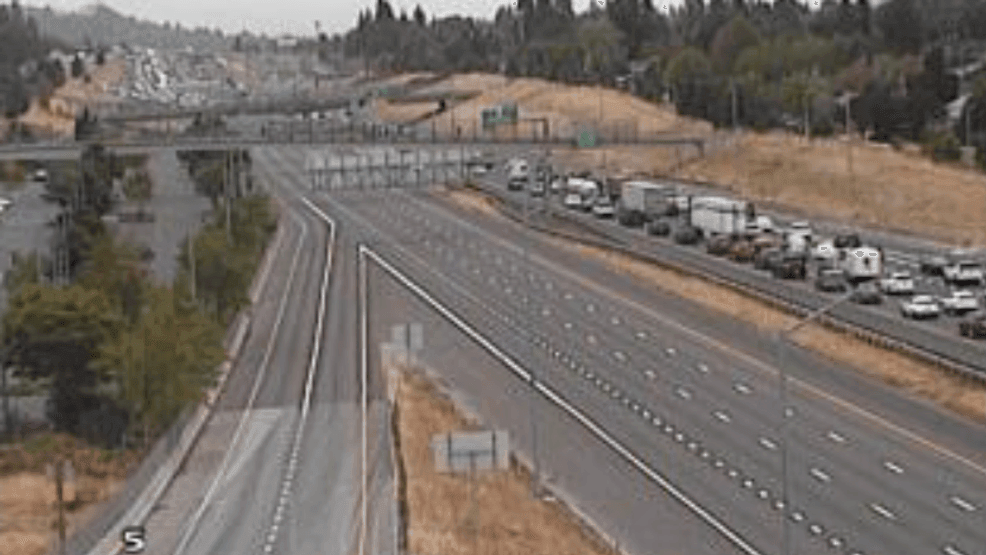 Traffic alert: Crash blocking NB lanes on I-205 in SE Portland