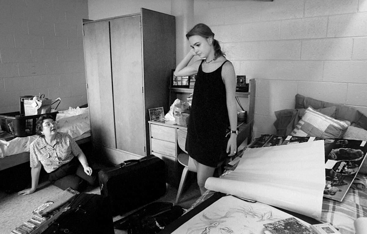 UNC move-in photo from the past stirs up big emotions, especially for parents UNC move-in photo from the past stirs up big emotions, especially for parents