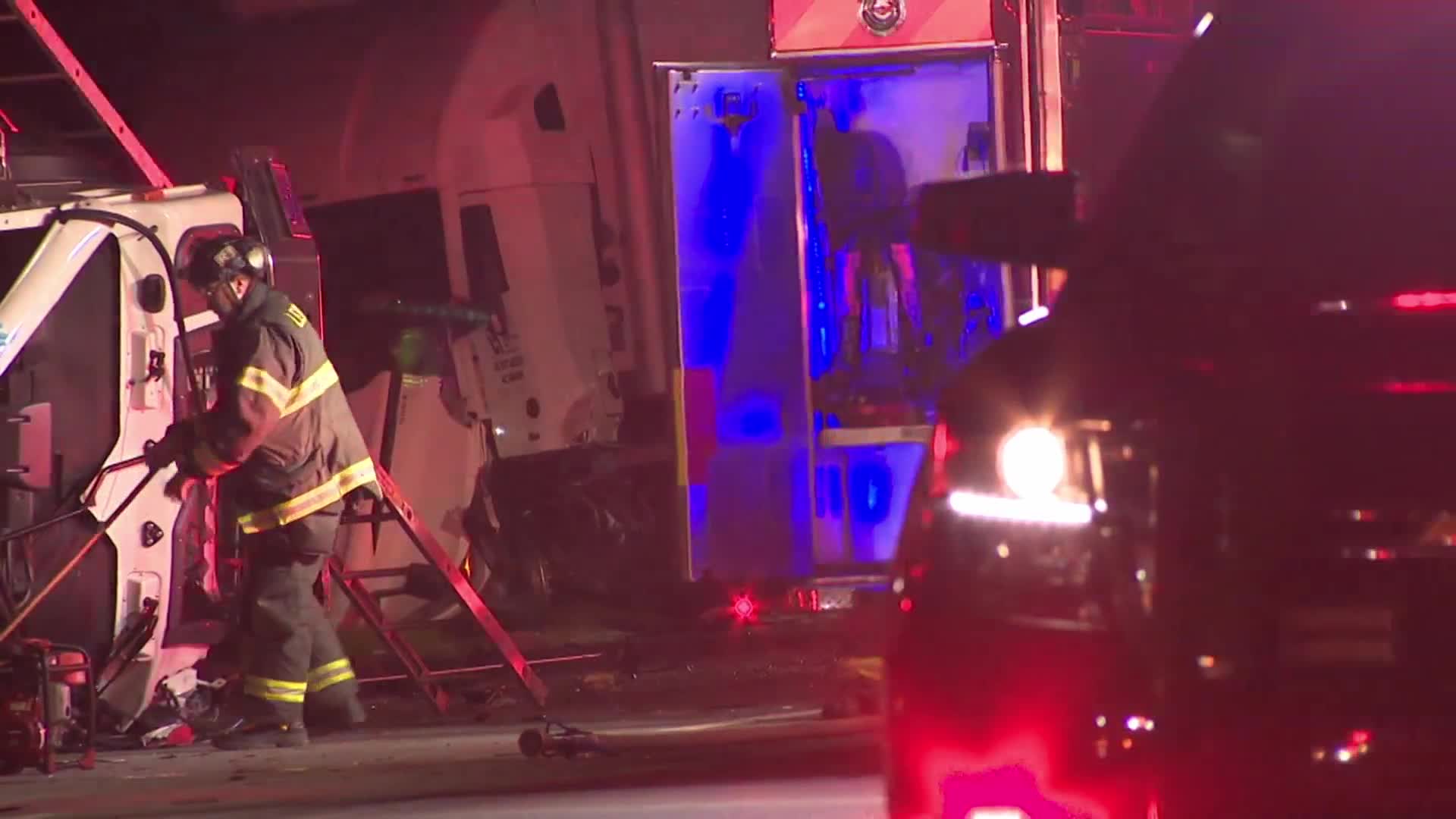 Driver injured after box truck overturns during wreck on Interstate 75 ...