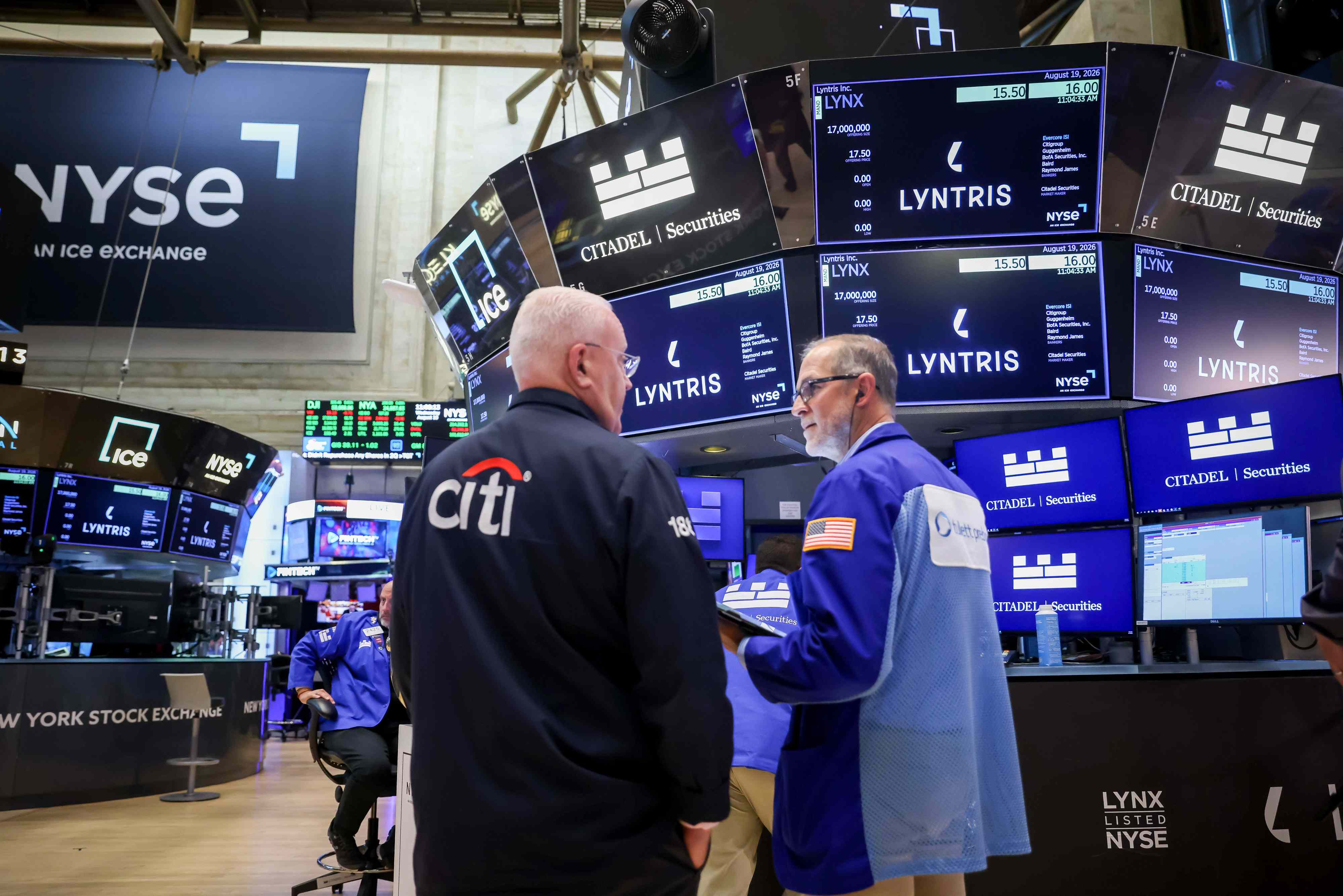 Stock market today: Major indexes close higher Friday but post weekly ...