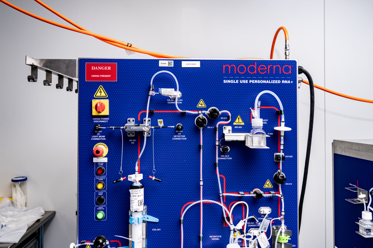 How a big bet on cancer vaccines brought Moderna back from the brink