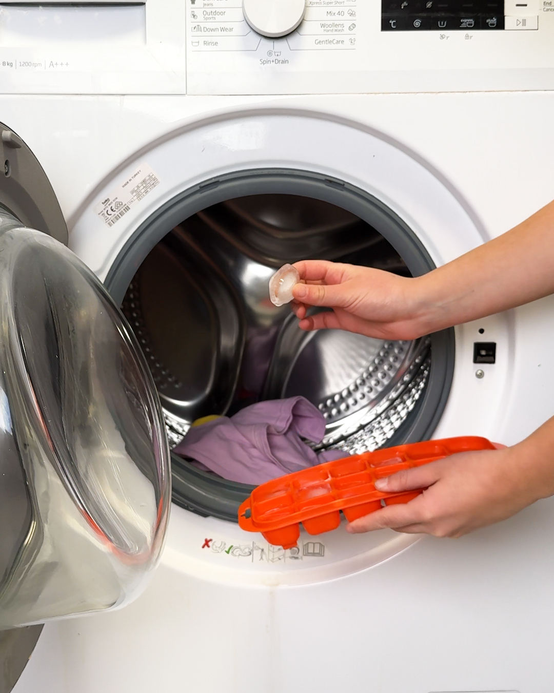 Unexpected hack to remove clothe stains! 💯🧊