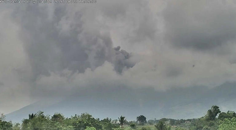 Kanlaon Volcano continues to emit voluminous ash; Alert Level 2 still ...