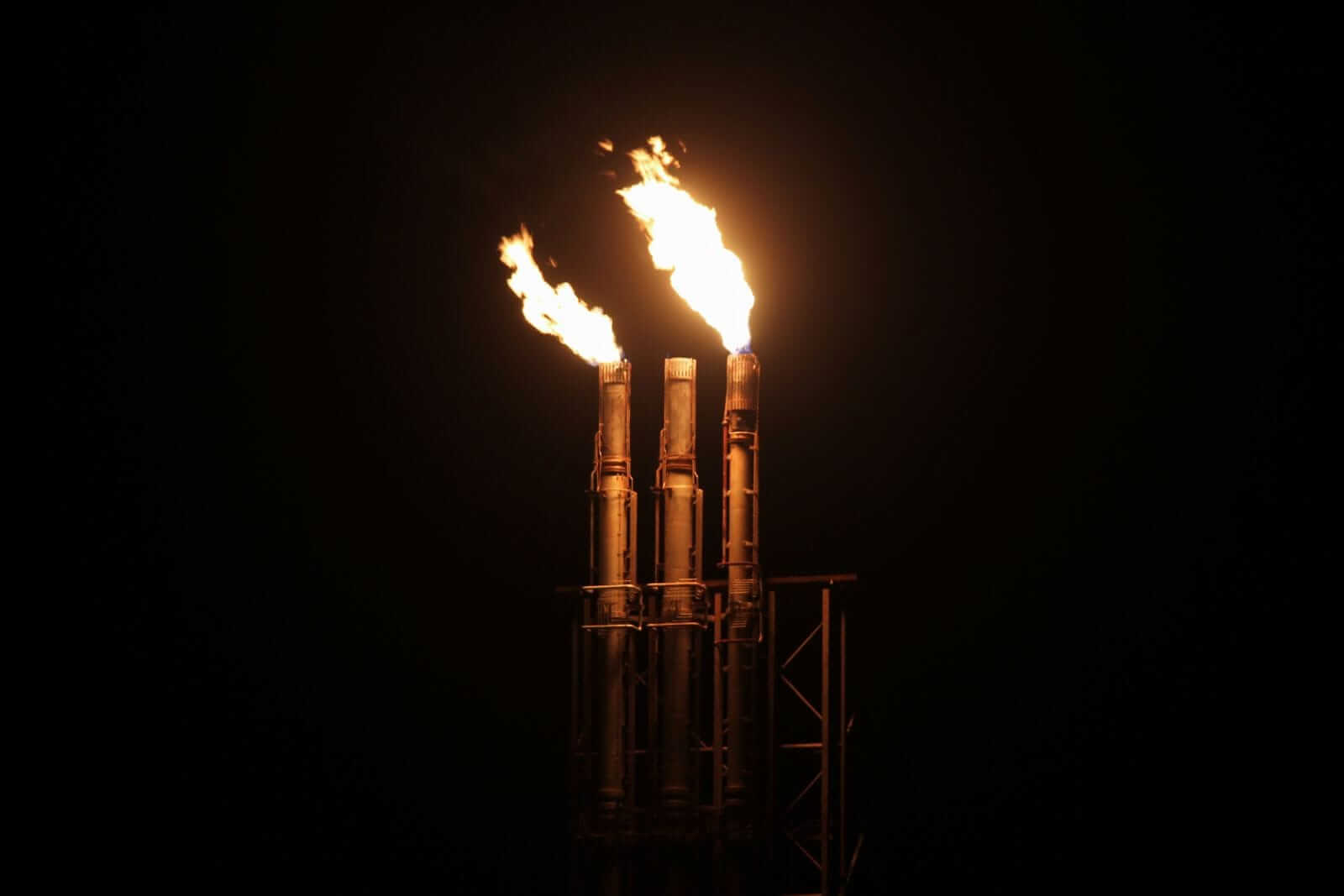 Hot US weather forecasts push nat-gas prices higher