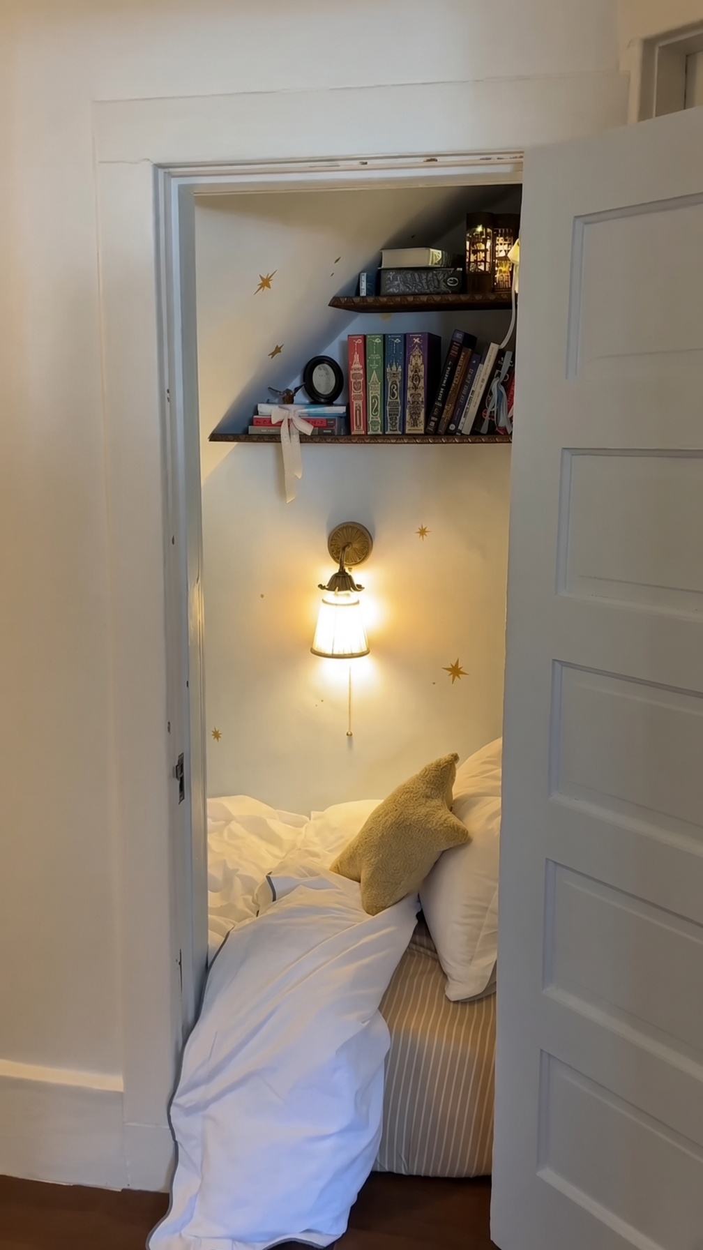 the-reading-nook-is-finally-finished