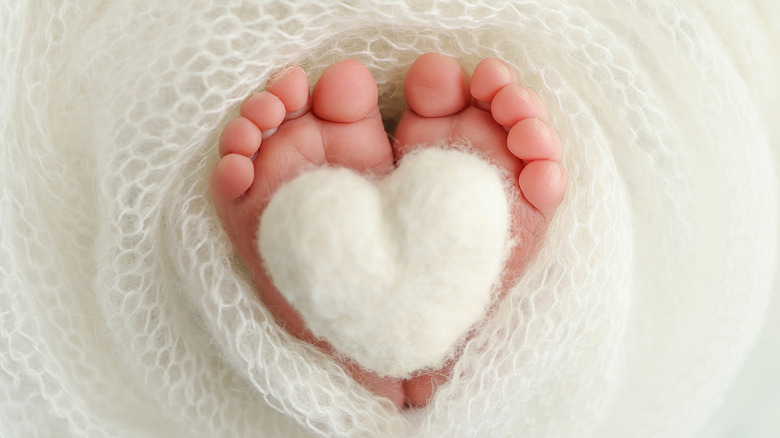 warm-your-heart-with-10-sweet-baby-names-that-mean-love