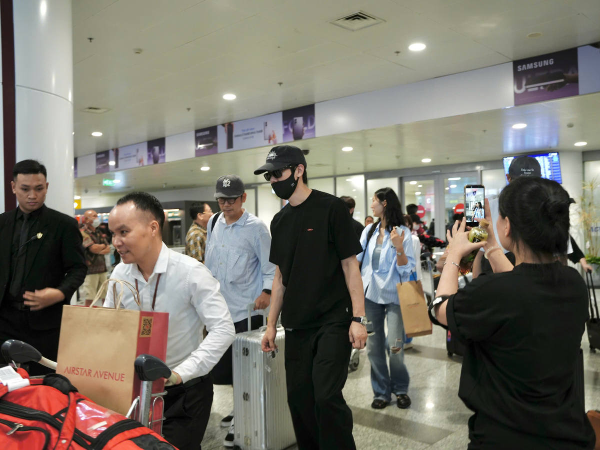Yoo Yeon Seok đến Hà Nội