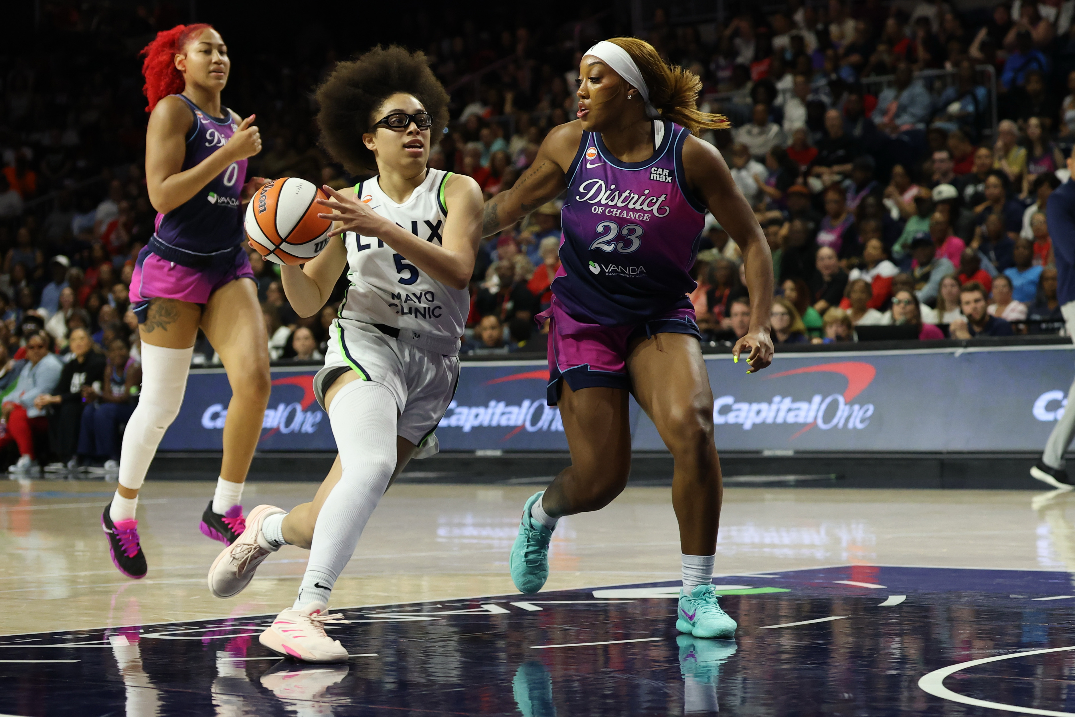 Led by Olivia Miles, Lynx end Mystics' home winning streak