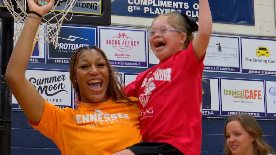 Vols, Lady Vols partner with 'Hoops for Hope' for day of basketball and smiles
