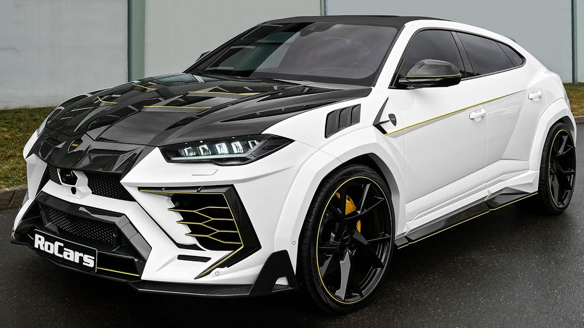 Mansory gives the Urus Venatus a sharper carbon-fiber look