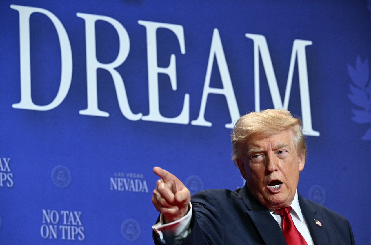 Trump discloses 1,000 stock trades in June