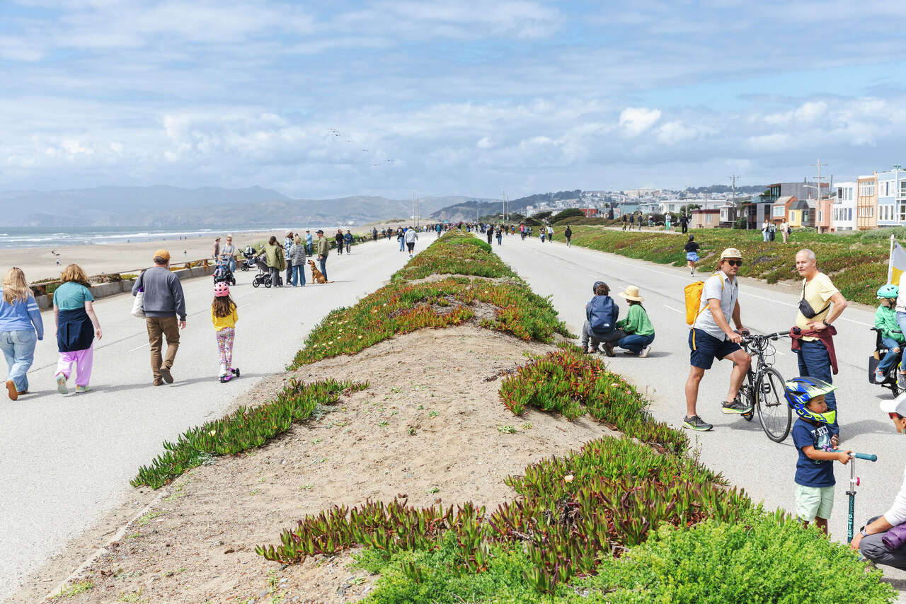 Should SF.'s Great Highway reopen to cars? Here's how both sides are trying to sway voters