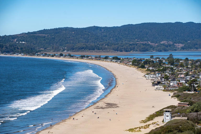 California beach shut down after 58-foot boat runs aground — spilling ...