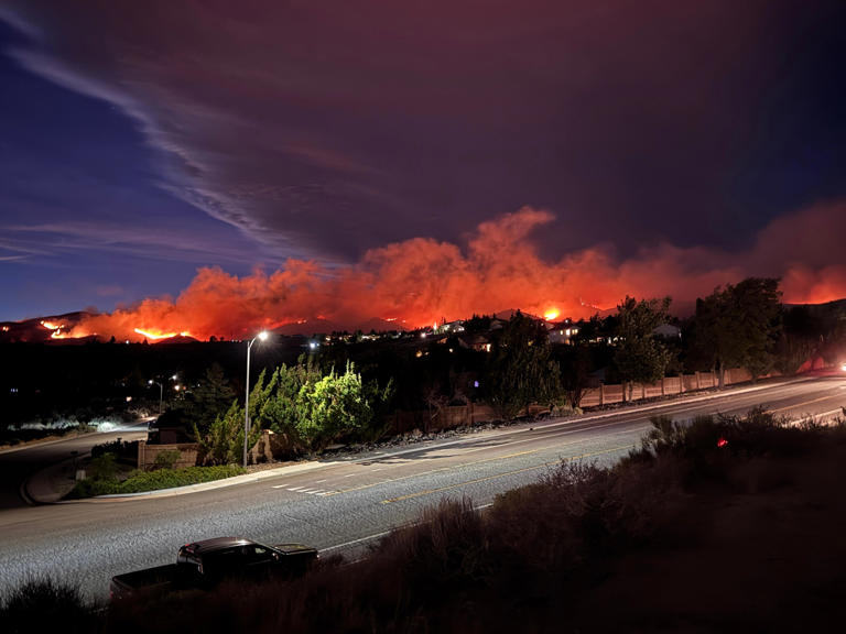 Hawk Fire evacuation zone expands south into Somersett, northwest Reno