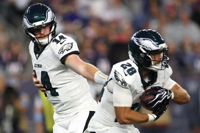 Eagles injuries: Star LB has concussion. Is Philly switching backup QBs?