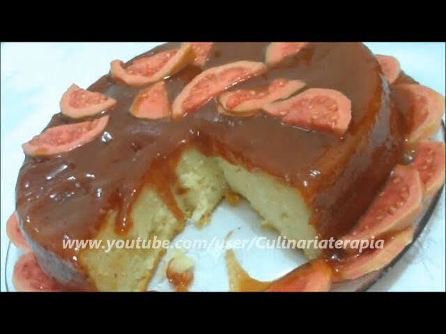 Bolo de ricota tipo cheesecake com cobertura cremosa de goiabada