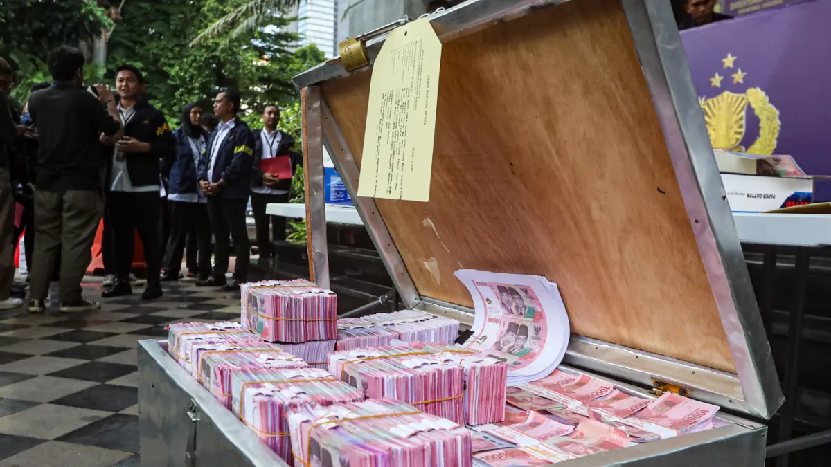 Kronologi penggerebekan pabrik uang palsu Rp36 miliar di Taman Tekno