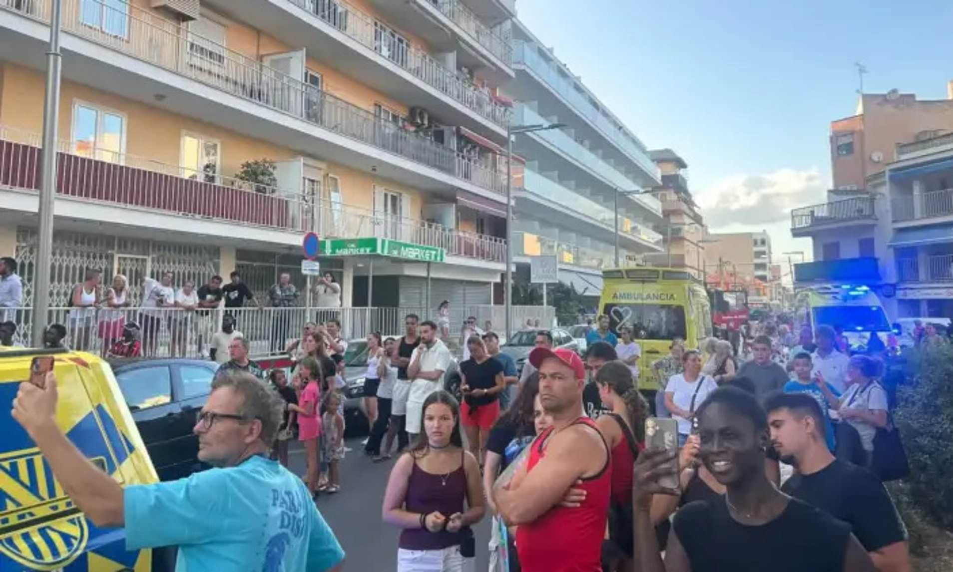 Huge blaze at Majorca holiday resort leaving five injured and several ...