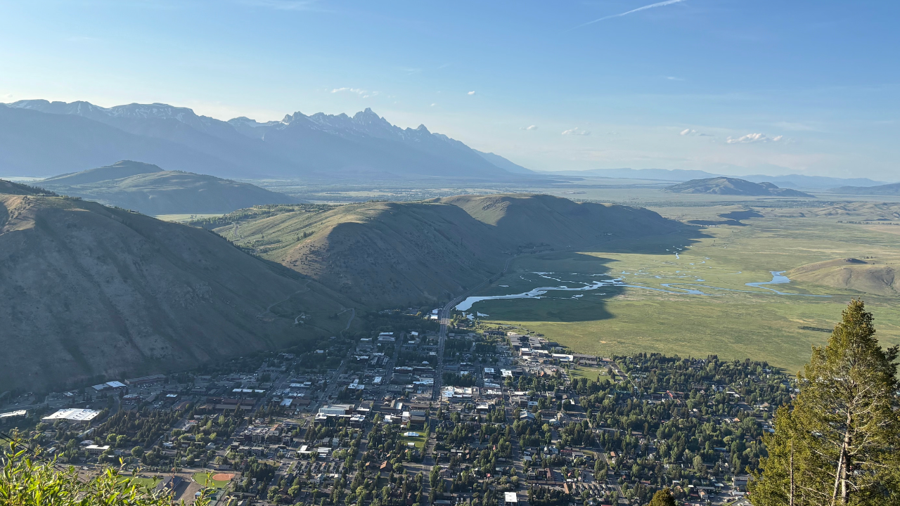 14 small US mountain towns with cool nights and scenic drives