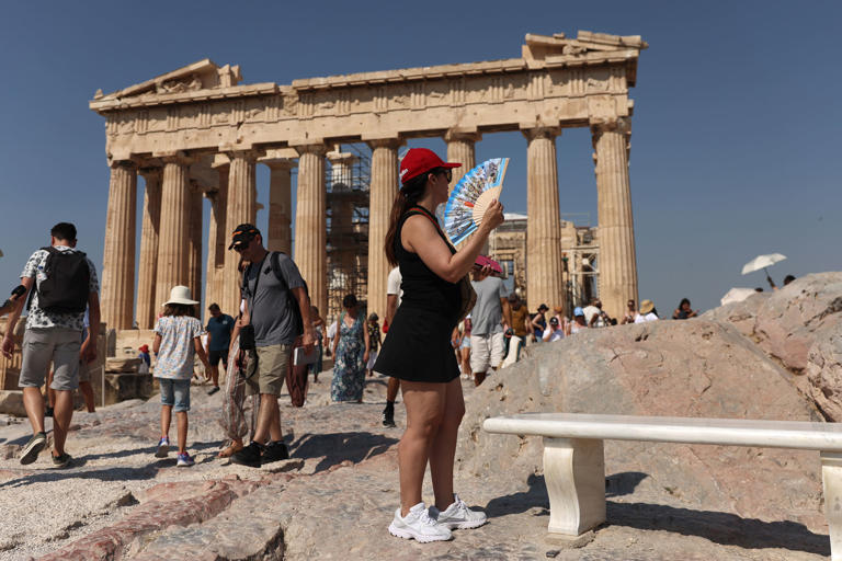 Επτά κλιματιζόμενοι χώροι ανοίγουν στον Δήμο Αθηναίων λόγω καύσωνα