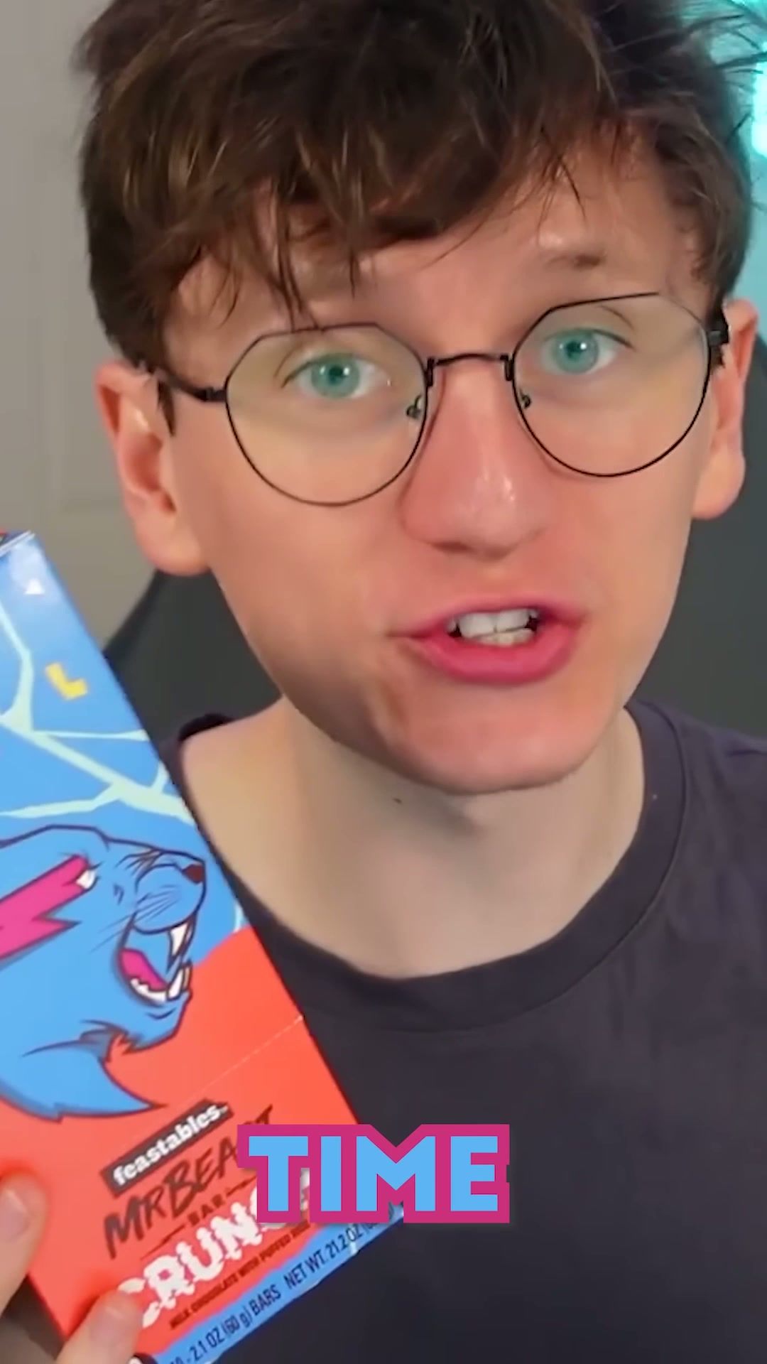 Trying MrBeast Crunch Feastables chocolate bar!