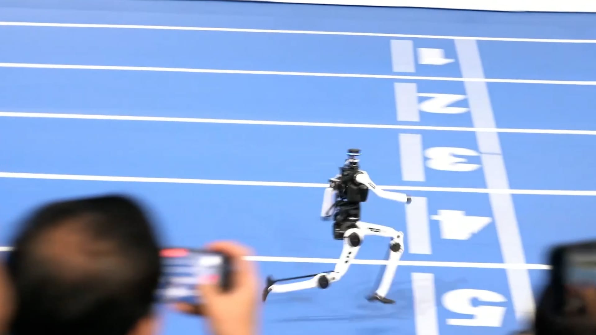 Humanoid robots outpace human 400m world record